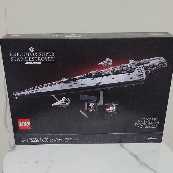 LEGO Star Wars Executor Super Star Destroyer - Picture 2 of 3